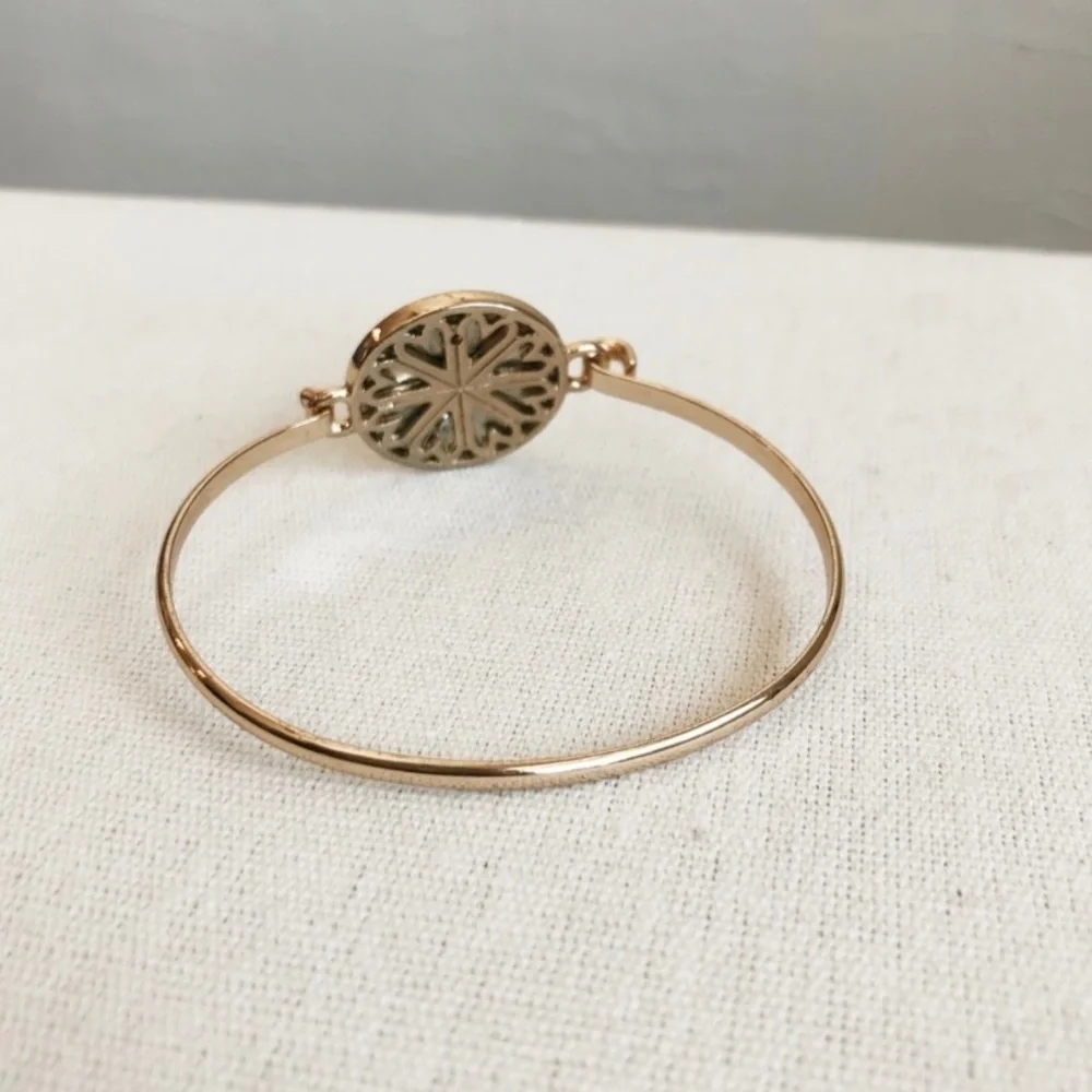 Vintage August Flower Bracelet - Picture 4 of 4